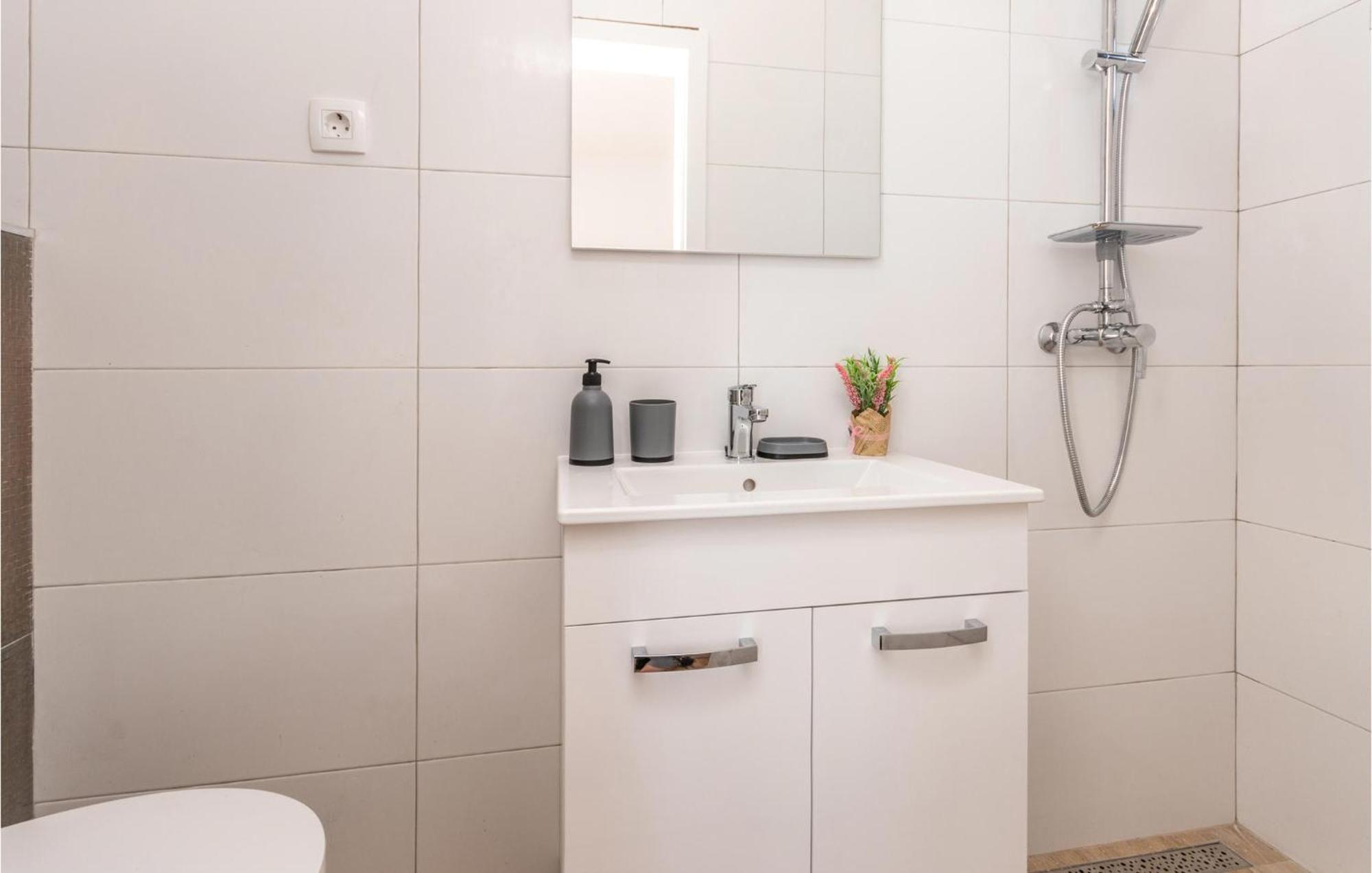 3 Bedroom Beautiful Home In Rastane Donje Donje Rastane Екстер'єр фото
