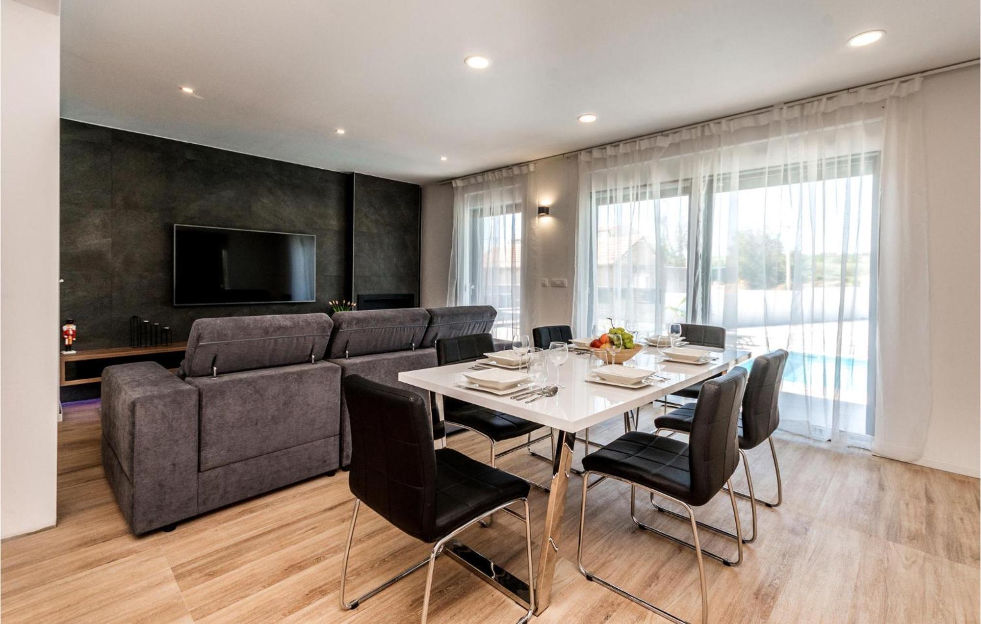 3 Bedroom Beautiful Home In Rastane Donje Donje Rastane Екстер'єр фото